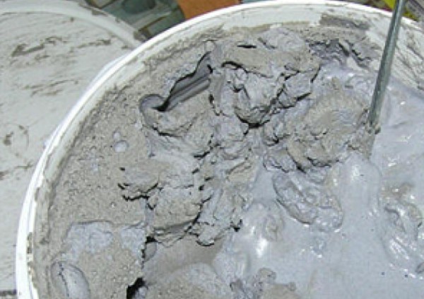 Cement putty with a characteristic gray tint