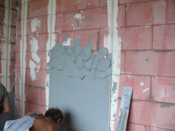 We put plaster on the walls