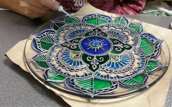 The process of painting a glass plate with stained glass paints