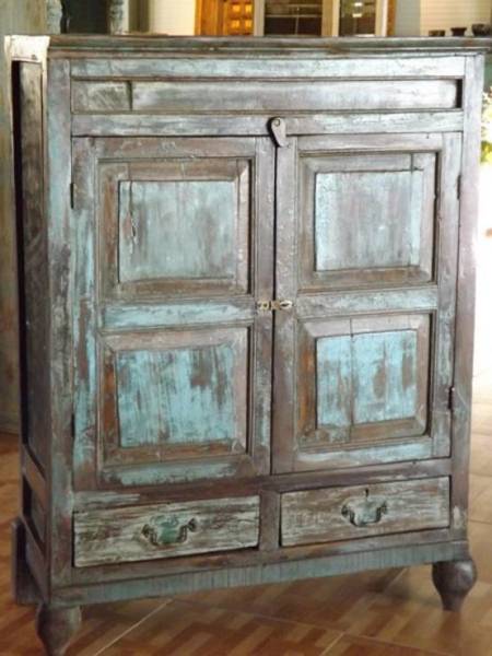 Old chest of drawers for painting