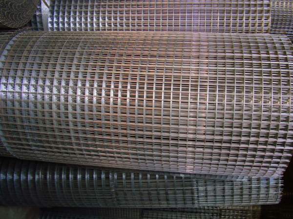 Welded wire mesh in rolls