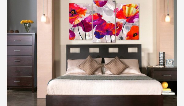 Poppies at the head of the bed