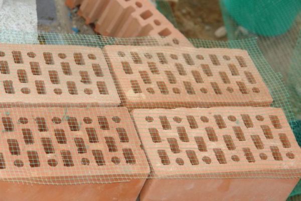 The mesh made of plastic can also be used as reinforcement for masonry