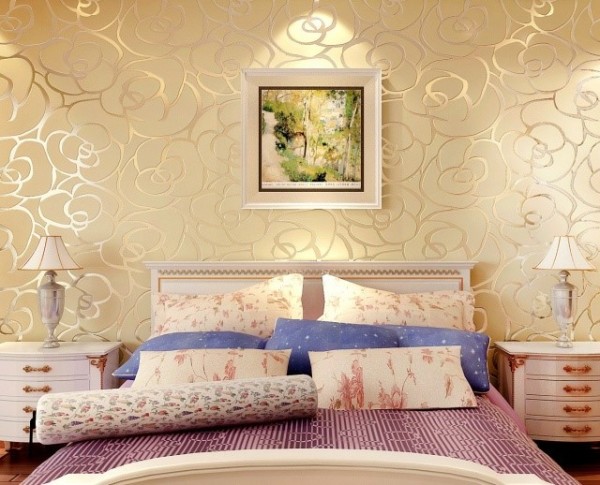 Textural wallpaper in the bedroom interior