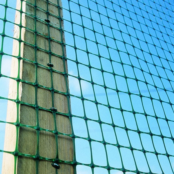 Plastic mesh fence