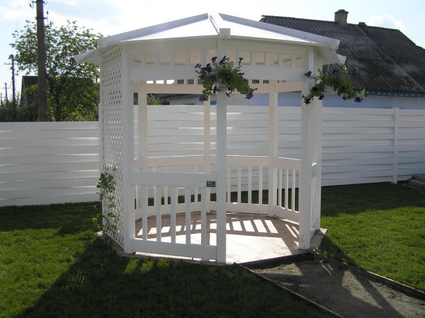 Gazebo painted with rubber paint