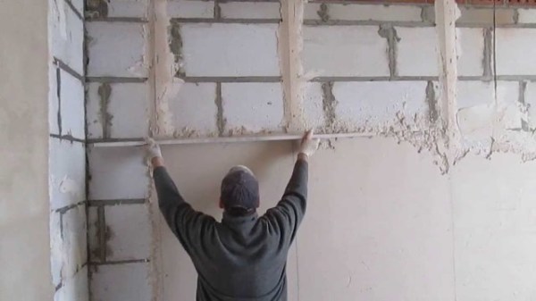 Putting plaster on foam blocks