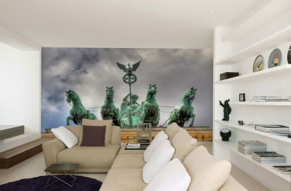 Living room and horses with a triumphal arch