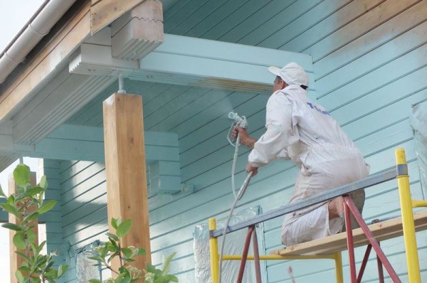 How to paint a house with a spray gun