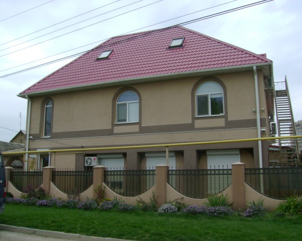 Combined exterior wall decoration with marble chips