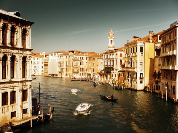 In the photo, photo wallpaper overlooking the Venetian canal and old houses