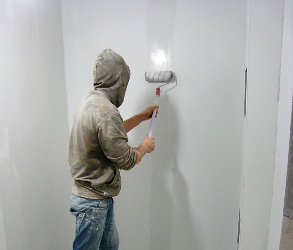 For decorative plastering, the surface must be carefully prepared