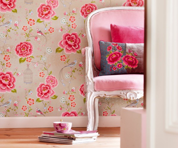 Fabric wallpaper with floral patterns in soft colors is a great choice for a girl’s room.