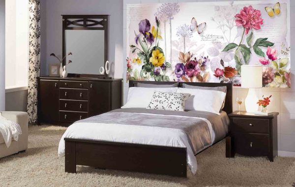 Wall mural flowers in the bedroom, create a bright color accent