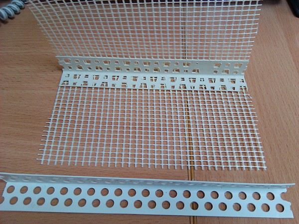 Mesh plaster corner for inside corner