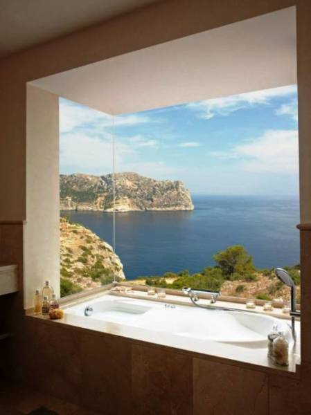 Wall mural with a panoramic view of the sea in the interior of the bathroom