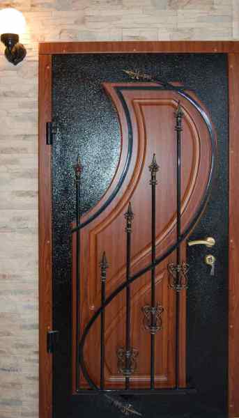 Combination of metal and wood on the front door