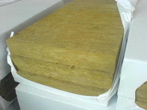 Mineral wool with a reinforcing layer on the surface