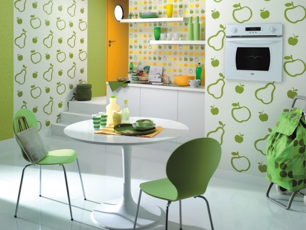 An example of how to decorate walls in the kitchen using wallpaper