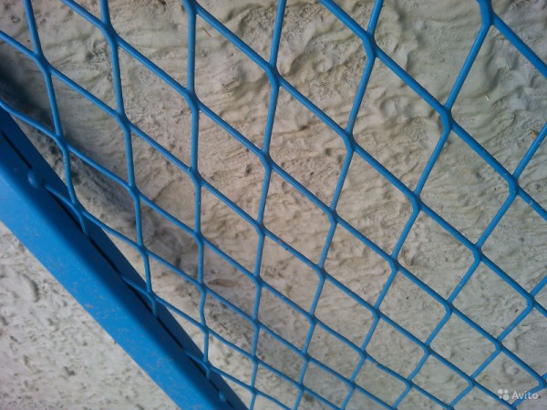 Plastic-coated perforated mesh, the material is more suitable for making fences than for use as plaster reinforcement