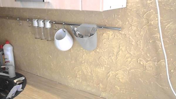 Using decorative plaster, you can create various patterns