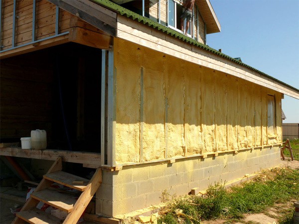 Polyurethane foam insulated wall