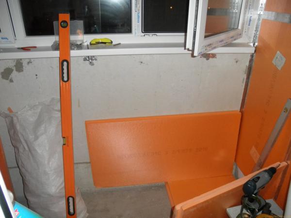 Fastening foam boards to the coldest section of the wall, located under the window