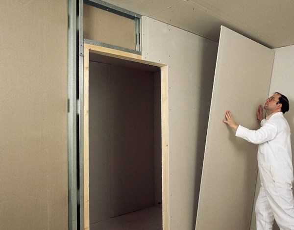 You can mount gypsum plasterboards alone, this is the fastest step in the decoration of walls with drywall