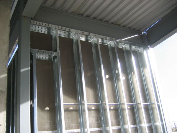 We see an example of a galvanized profile frame for plastering the walls.