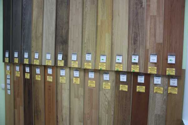 In the photo, there is a large selection of mdf panels with various colors, which you can see in any building materials store