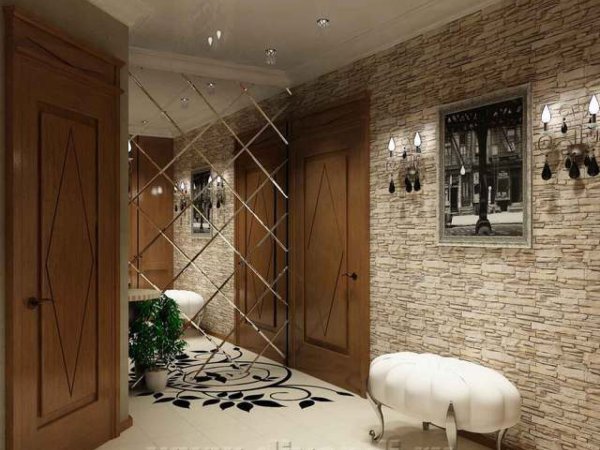 The walls of the corridor decorated with masonry or mirror tiles look unusual and interesting, adding accessories such as a picture or wall lamps, you only emphasize the nobility and aesthetics of the finish