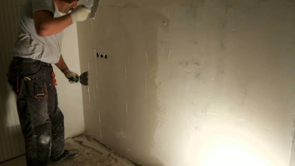 Before pasting the walls with sheets of drywall, it is worth preparing the walls so that in the future mold or fungus does not appear under them