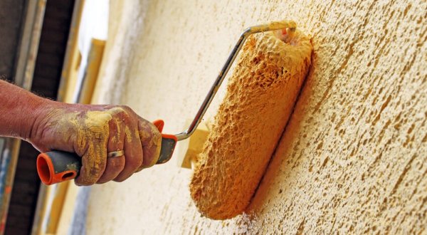 Plasterer painter: job description provides for working with decorative solutions