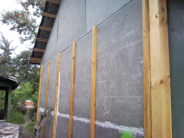 Special impregnation of the walls before sheathing with plasterboard is necessary both for external decoration and for internal, regardless of the method of installation of drywall sheets