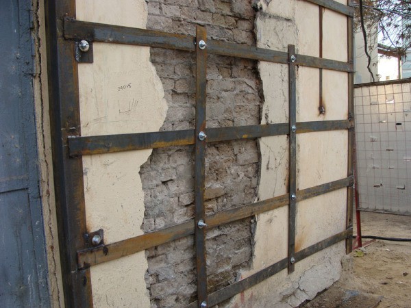 Reinforcement of masonry walls