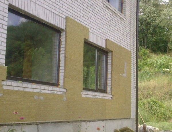 Insulation of the walls of the facade of the house 