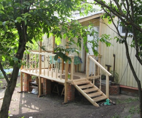 How to paint the porch on the street