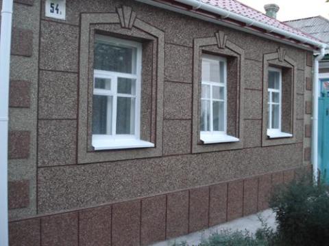 Marble chips on the walls of the house