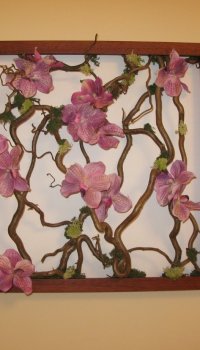 Ikebana panels can be decorated with additional elements, for example, artificial flowers