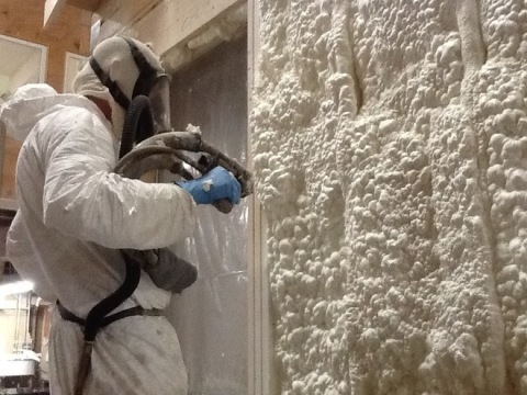 Carrying out insulation with polyurethane foam