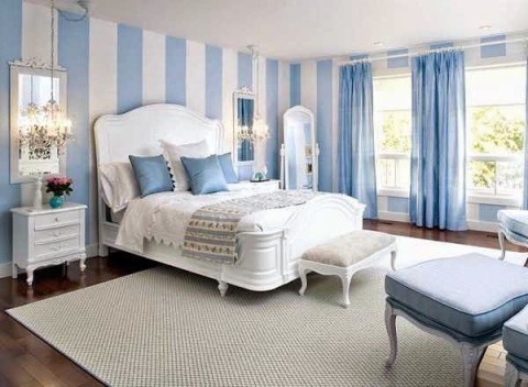 Bedroom in blue tones.