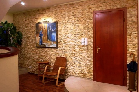 Hallway decoration with cork wallpaper