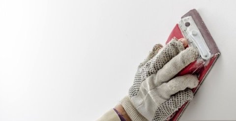 Cleaning putty with a manual skater