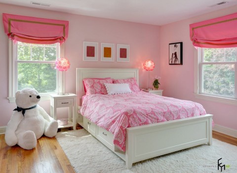 Children's bedroom in pink colors