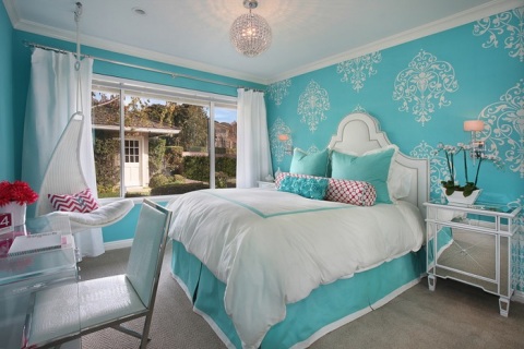 The interior of the room in turquoise colors