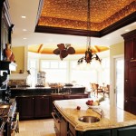 Combined ceiling in the kitchen