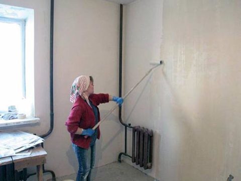 Apply a primer to the surface of the wall and allow it to dry well.