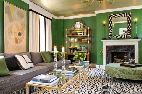 Green wallpaper in the interior of the living room