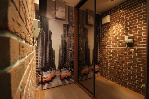 Decorative brickwork in the hallway