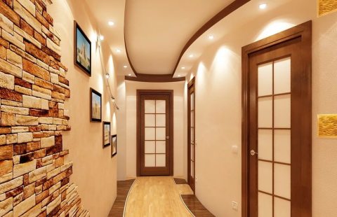 Hallway walls made of natural stone tiles, combined with wallpaper